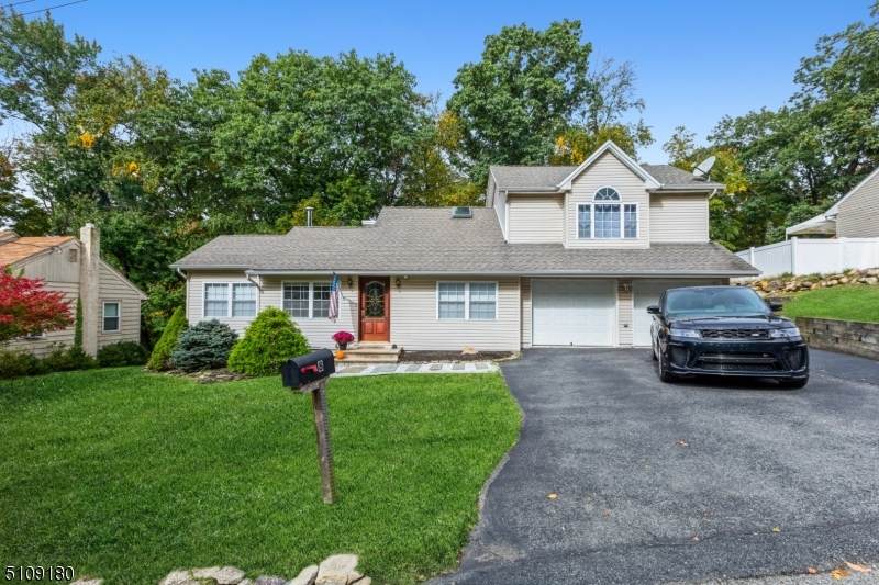 8 Cherokee Ave - Photo 1