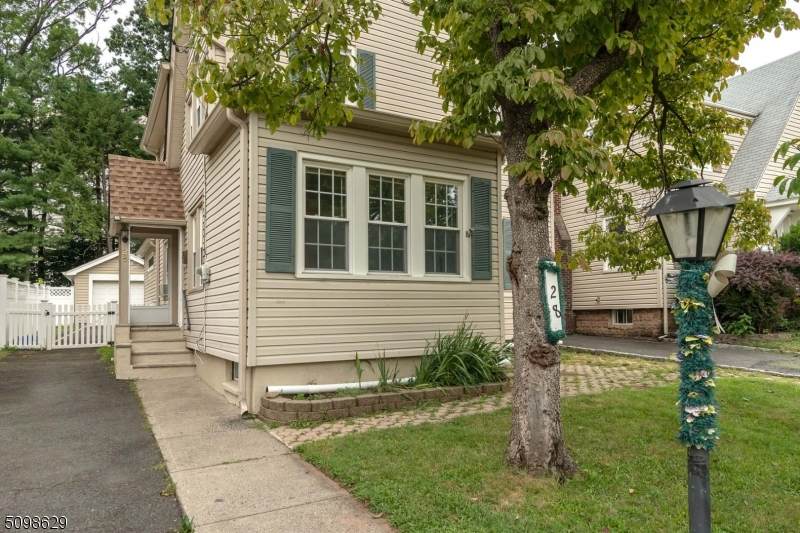 28 Montclair Ave - Photo 1