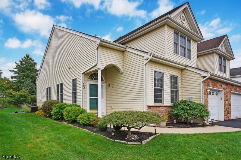 13 Saratoga Ct - Photo 1