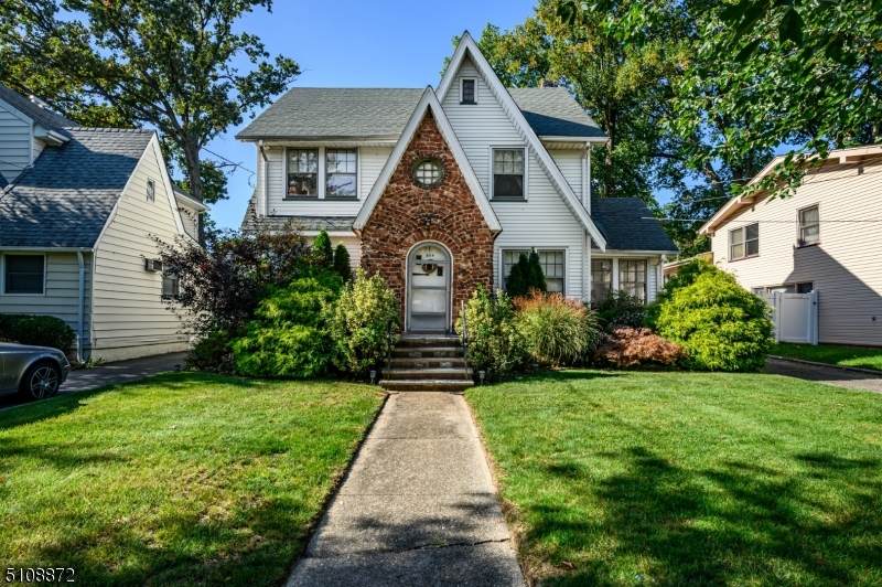 894 Townley Ave - Photo 1