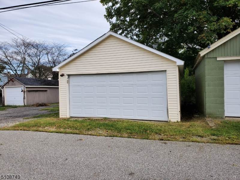 52 Carlton Ave - Photo 1