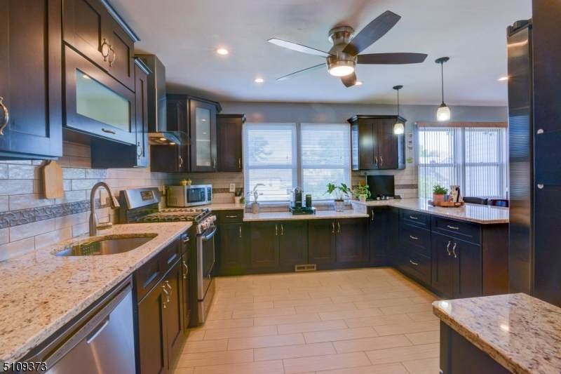 2527 Linn Ave - Photo 1
