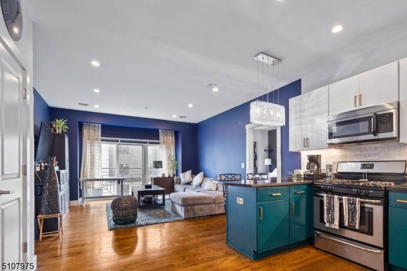 105 Broad St - Photo 1