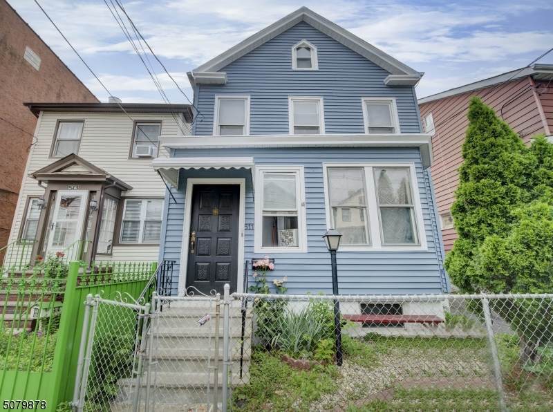 511 Jackson Ave - Photo 1