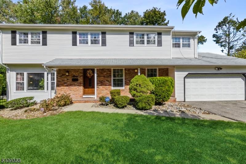 7 Ridgeway Ct - Photo 1