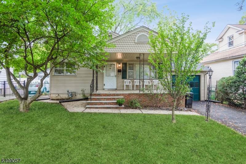 614 Ashwood Ave - Photo 1