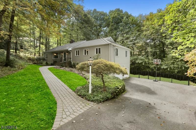 37 Edgehill Ave - Photo 1