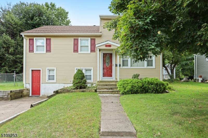 238 Walnut Ave - Photo 1