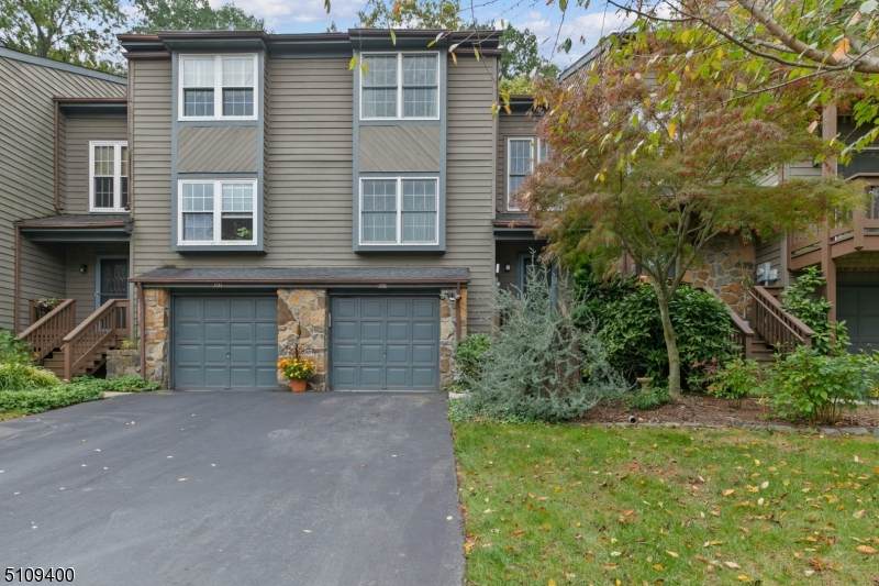 35 Chicopee Dr - Photo 1