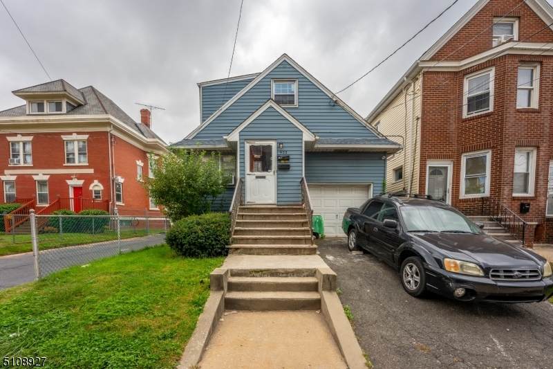 922 E Jersey St - Photo 1