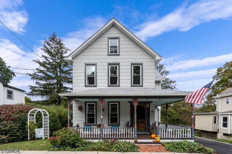 42 Wells Ave - Photo 1