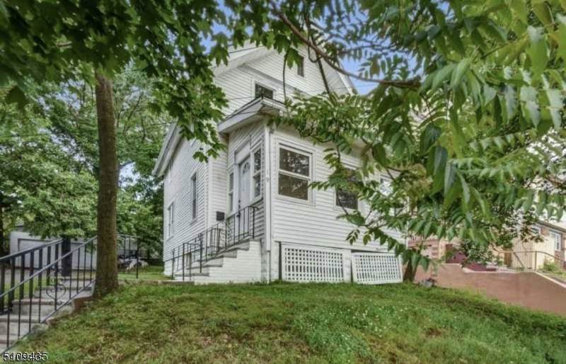 19 Sherman Pl - Photo 1