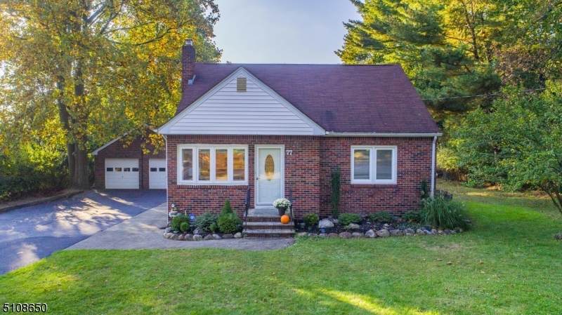 77 Hardwick Ln - Photo 1