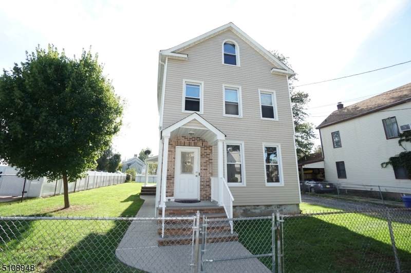 544 Harrison St - Photo 1