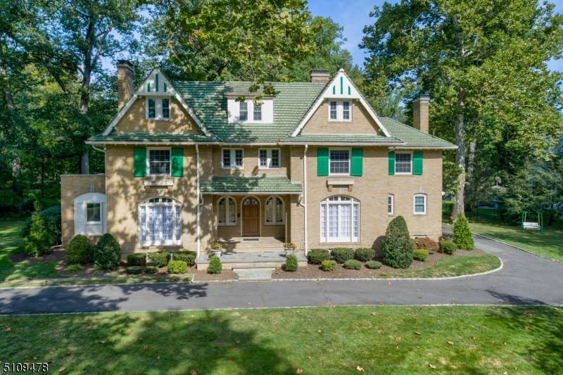 245 Montrose Ave - Photo 1
