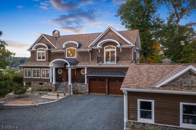 656 Lakeside Ave - Photo 1