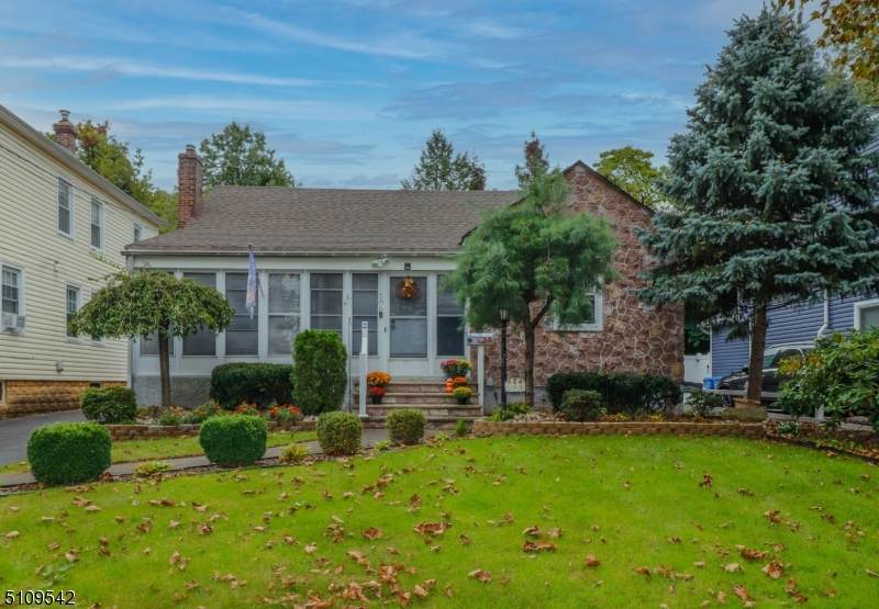 586 Main St - Photo 1