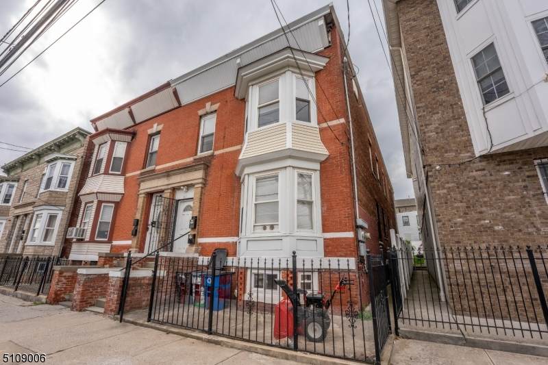 165 Sherman Ave - Photo 1