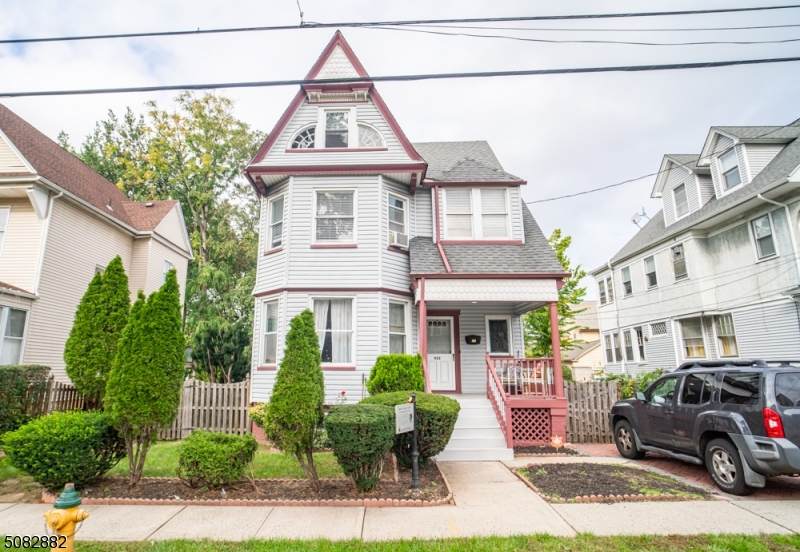 822 Degraw Ave - Photo 1
