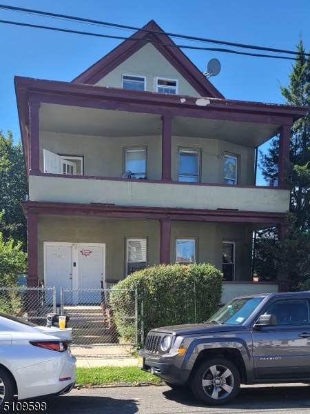 255 Temple St - Photo 1
