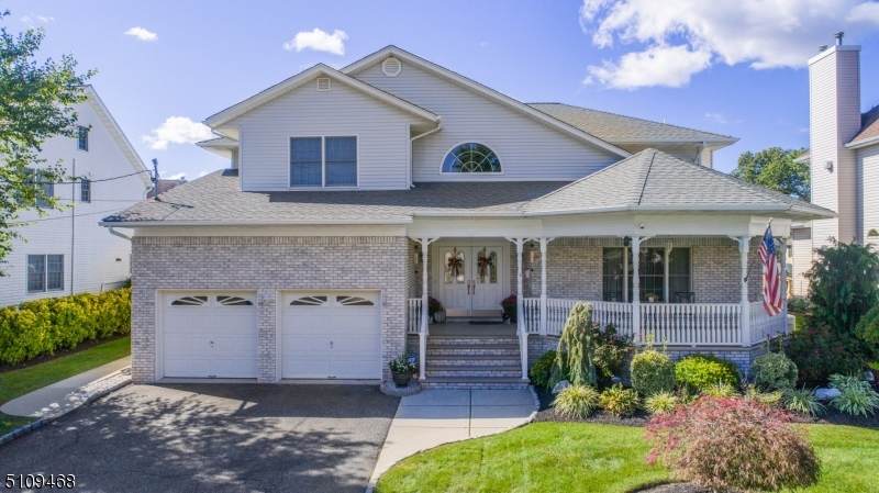 11 Churchill Dr - Photo 1