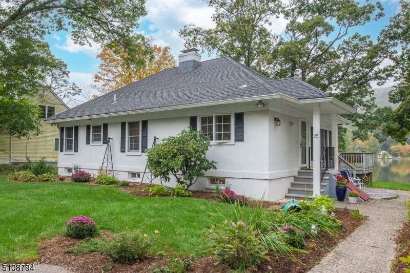 25 Compass Ave - Photo 1