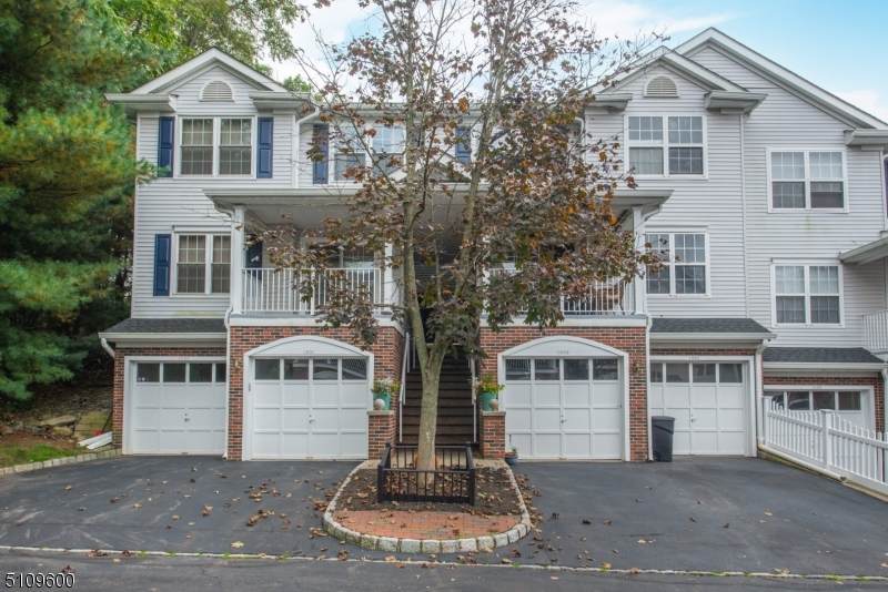 1004 Worthington Ct - Photo 1
