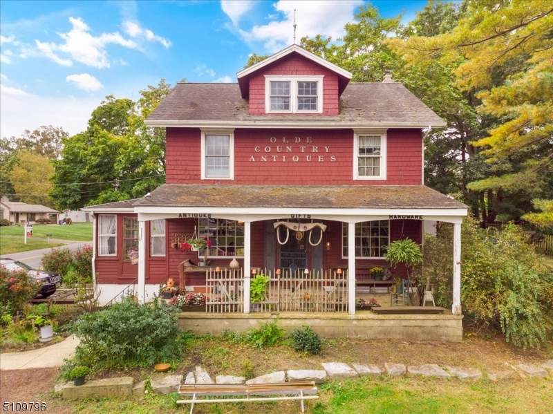 346 Franklin St - Photo 1