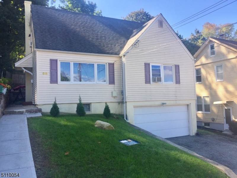 88 Madison St - Photo 1