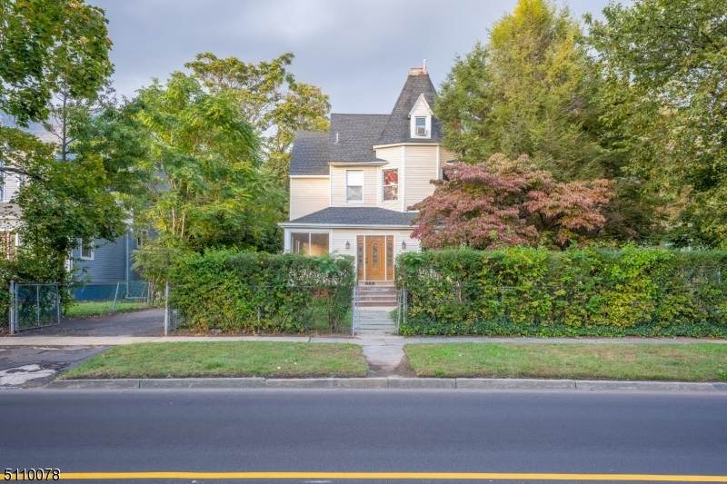 666 Springdale Ave - Photo 1