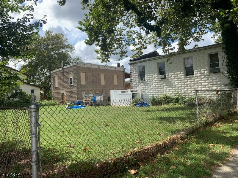 49 Little St - Photo 1