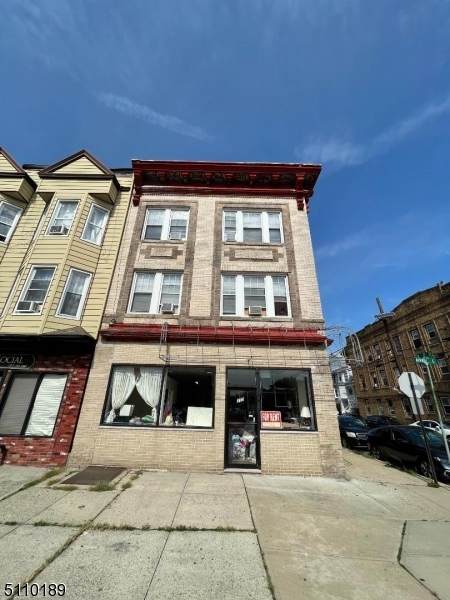 393 Avenue C - Photo 1
