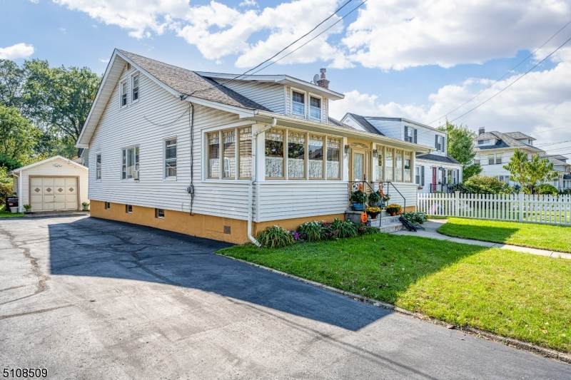 504 Elm St - Photo 1