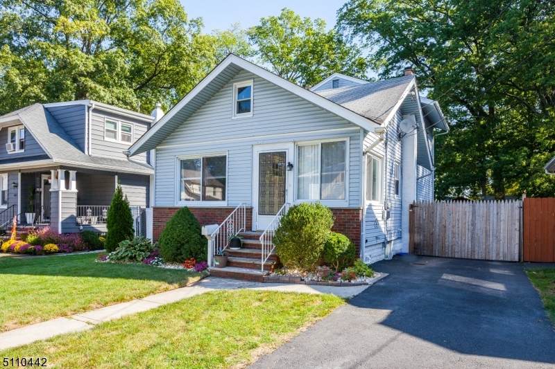 403 John St - Photo 1
