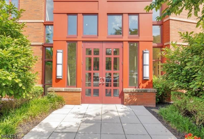 85 Park Ave - Photo 1
