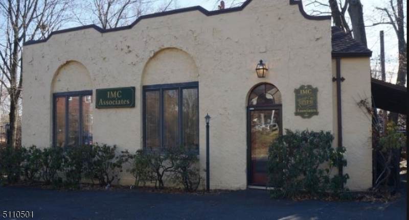 673 Ridgewood Rd - Photo 1