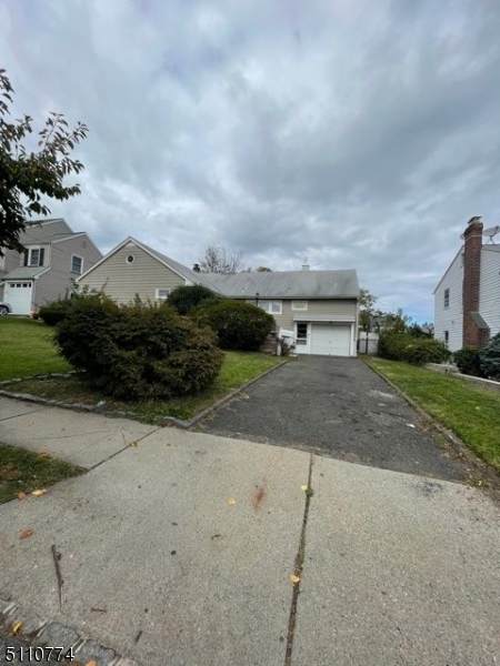 60 Lloyd Pl - Photo 1