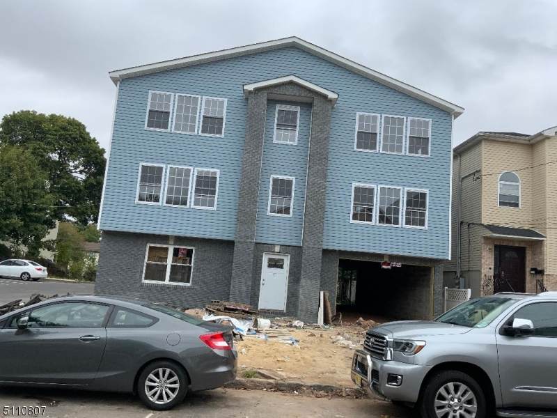 400 S 6Th St - Photo 1