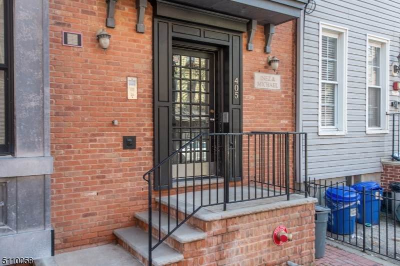 405 Adams St - Photo 1