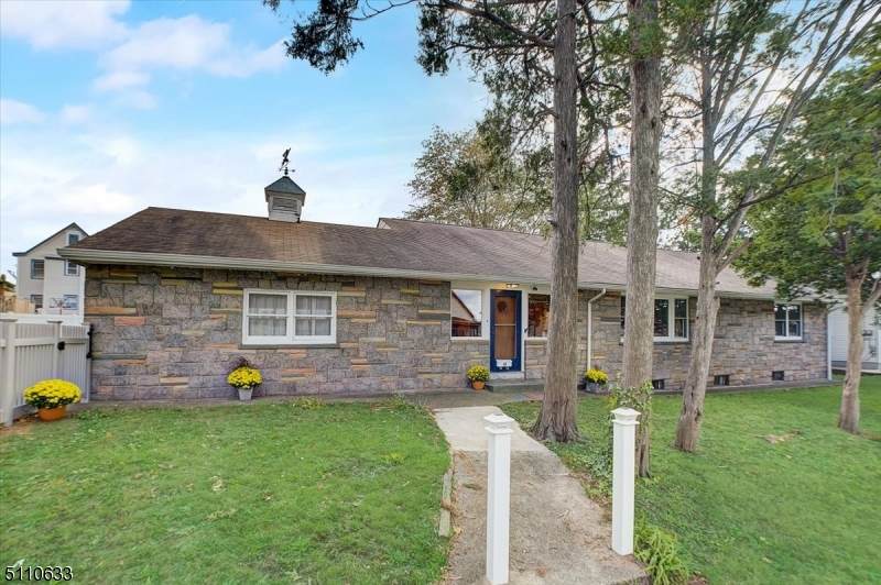 13 Arlington Ave - Photo 1