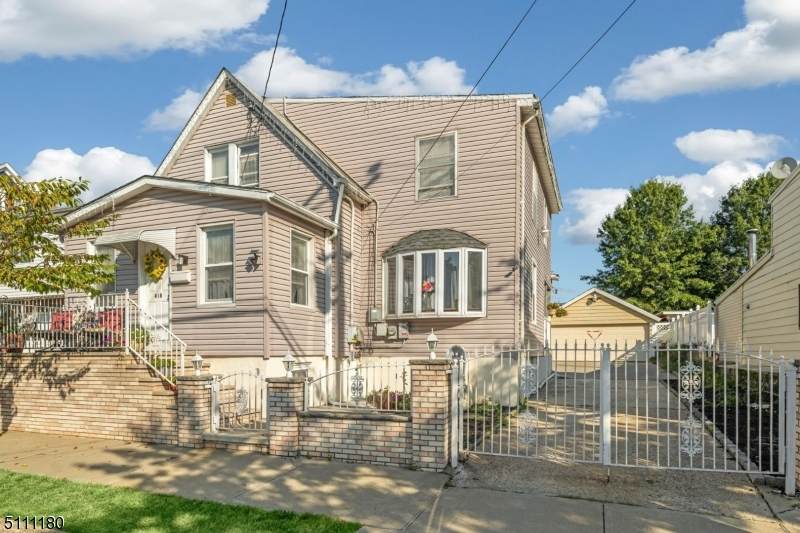 418 Inslee St - Photo 1