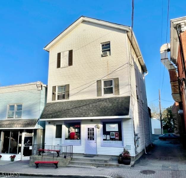8 Newton Ave - Photo 1