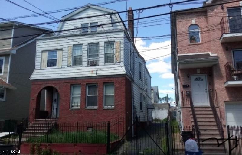 133 Isabella Ave - Photo 1