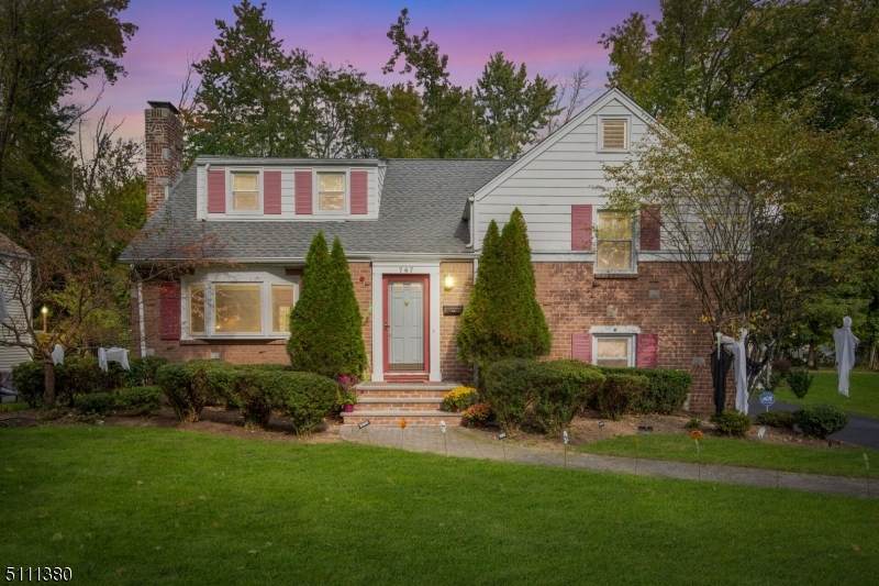 747 Knollwood Ter - Photo 1