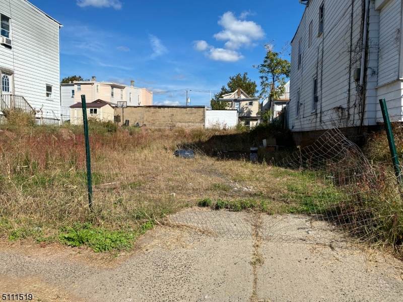 61 Winthrop St - Photo 1