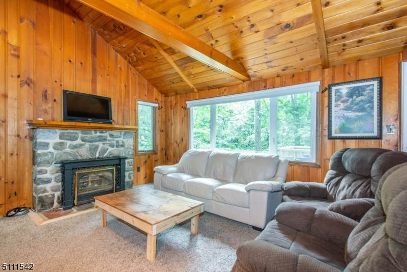 102 Poplar Ln - Photo 1