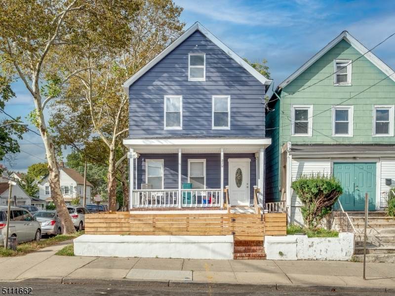 210 Burgess Pl - Photo 1