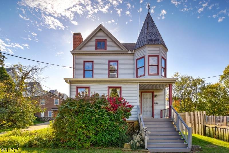 52 Trinity St - Photo 1