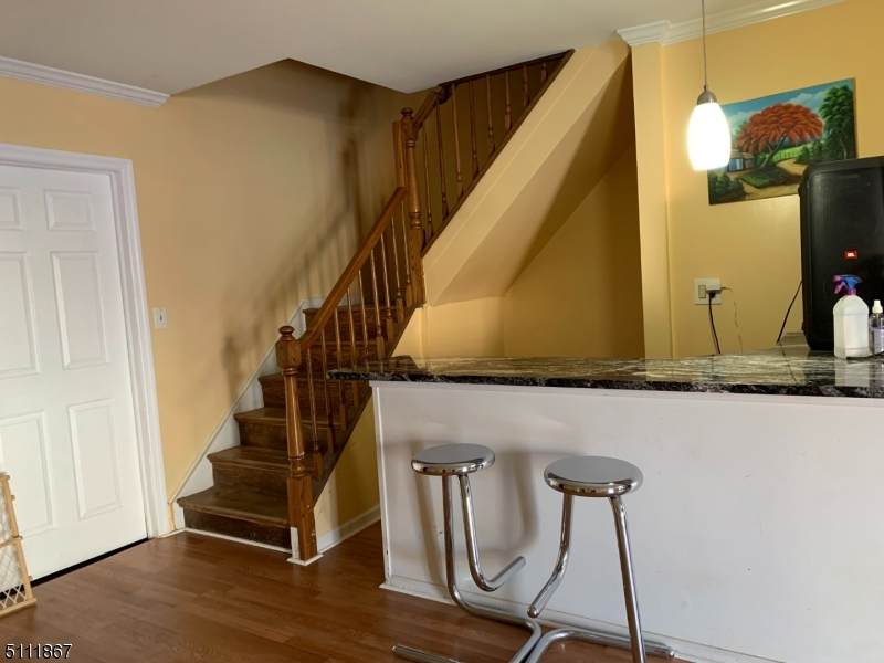604 Livingston St - Photo 1