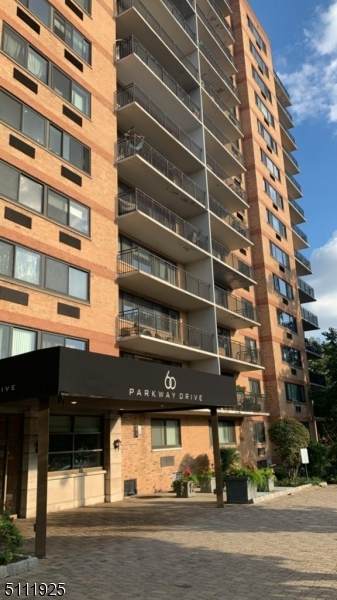60 Parkway Dr - Photo 1